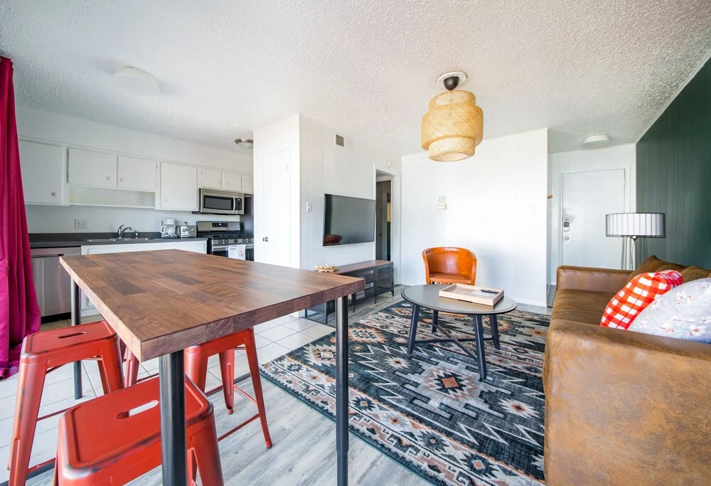 WanderJaunt - West Campus Apartments