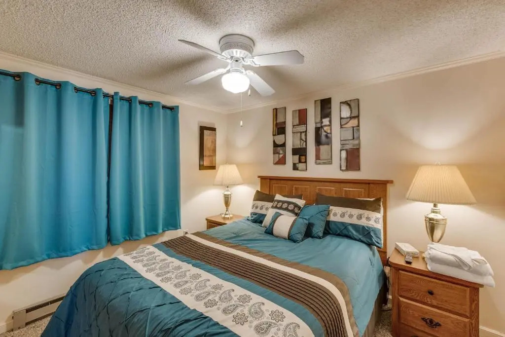 Snowshoe 2BR Ski-InSki-Out Steps to Ballhooter Lift Mountain Lodge Condo