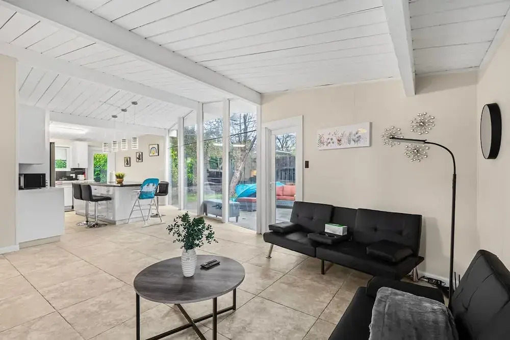 Entire 3br House With Playground