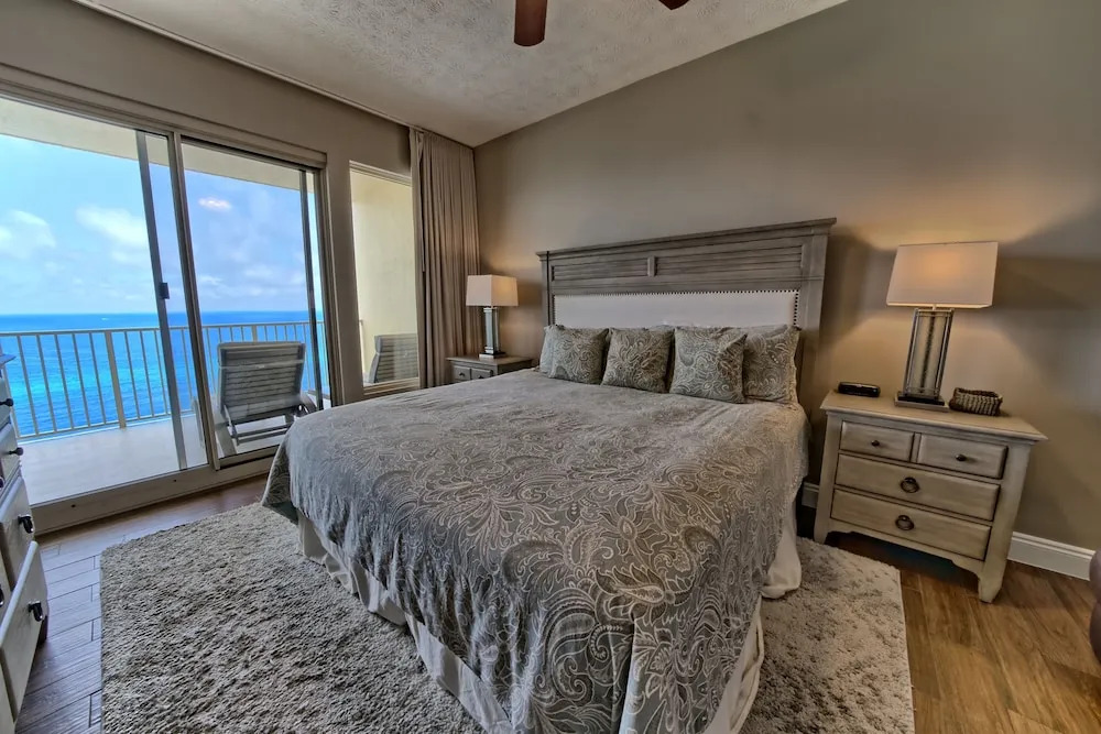 Pleasant Oceanfront Condo with Large Balcony and Beach Access - Unit 1605 by RedAwning