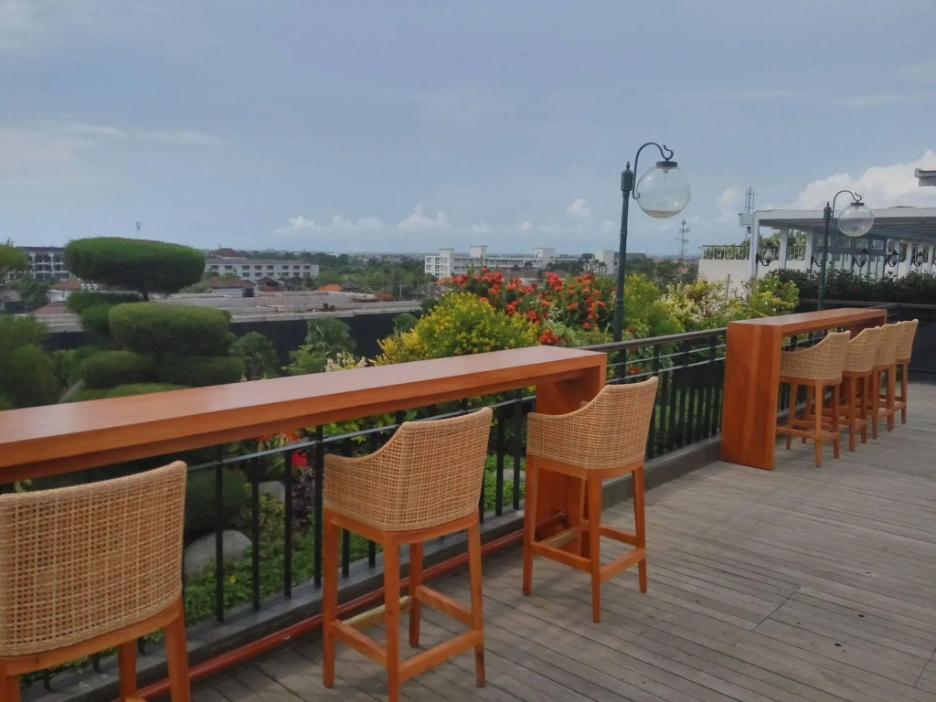 Jambuluwuk Oceano Seminyak Hotel