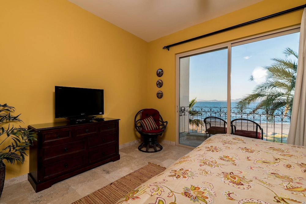 Paraiso Del Mar Resort F301 3 Bed by Casago