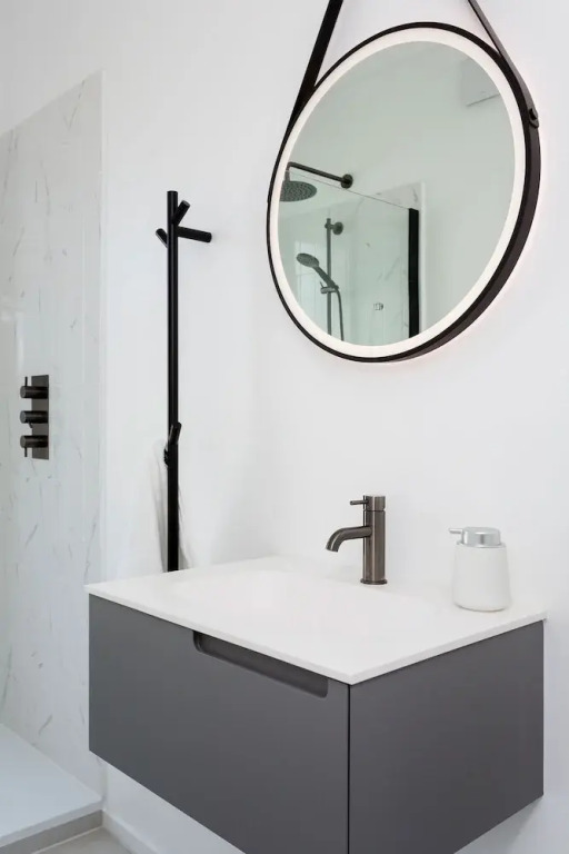 Perfect Pied-a-terre in Clapham by Underthedoormat