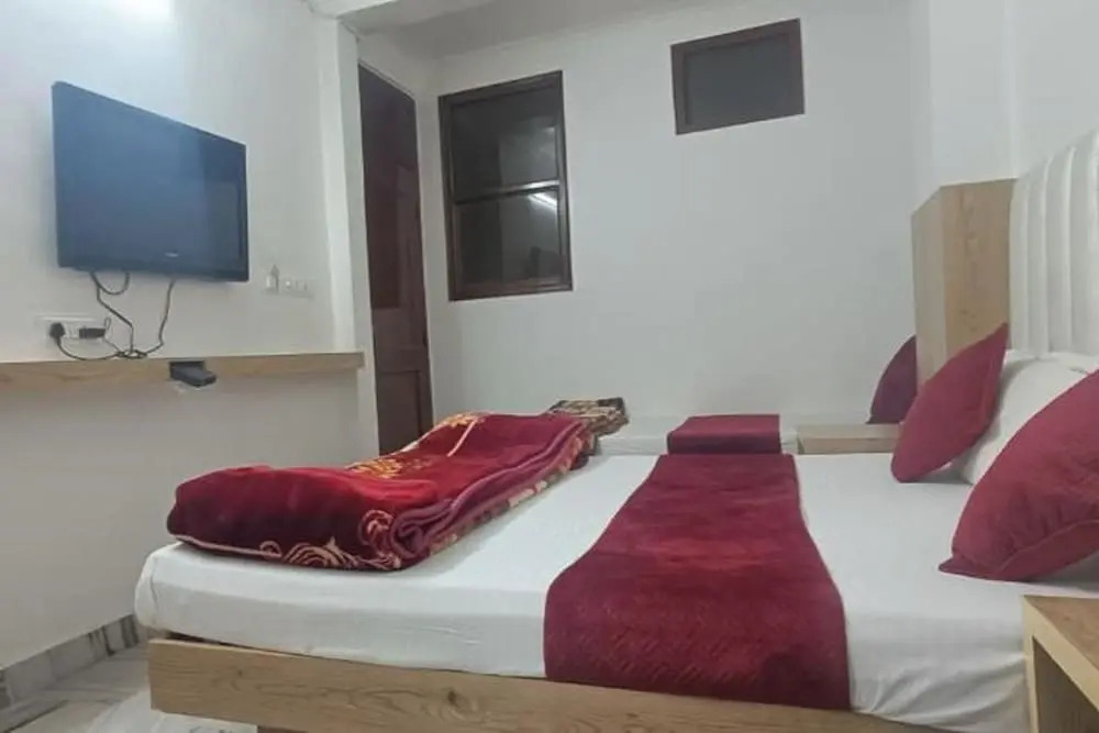 Hotel Shree Sai Dham Near New Delhi Railway Station, Paharganj