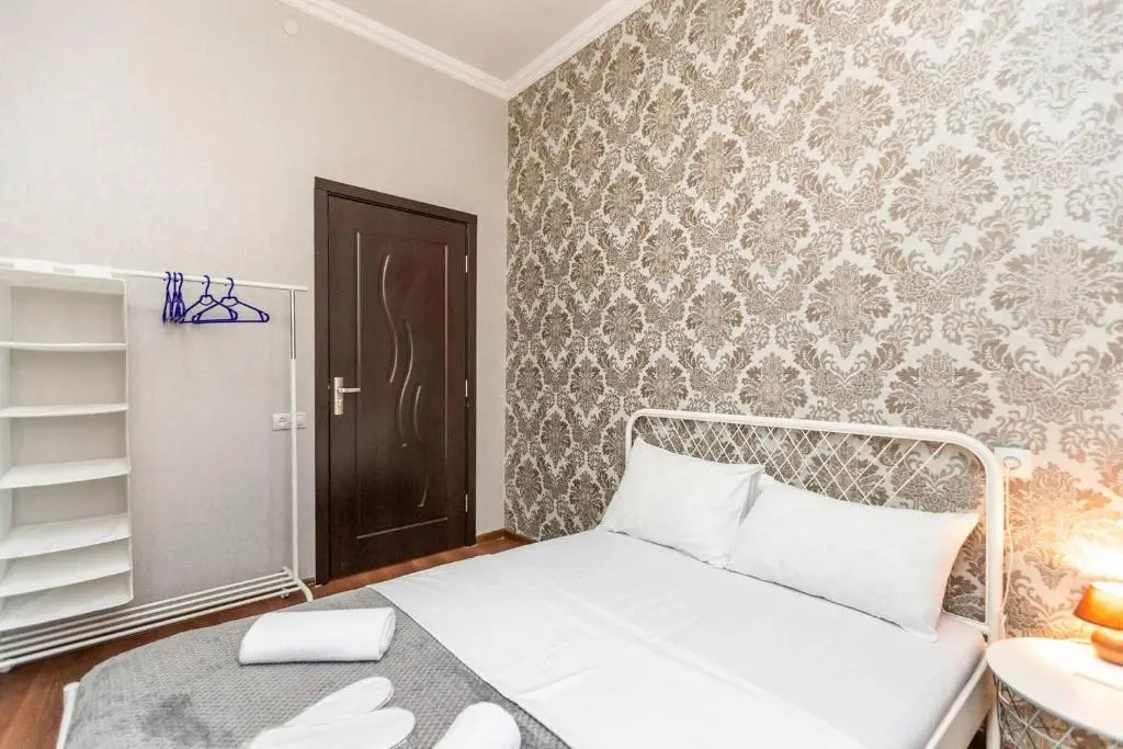 Cozy 2BR apt w Balcony on Aghmashenebeli ave