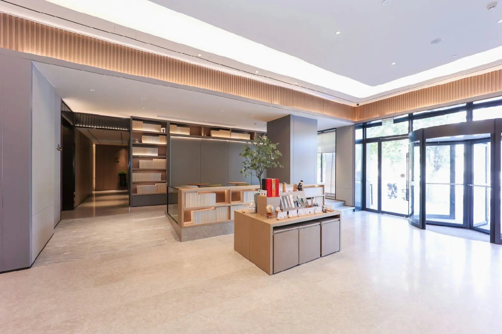 JI Hotel (Nanchang Bayi Square Provincial Art Gallery)