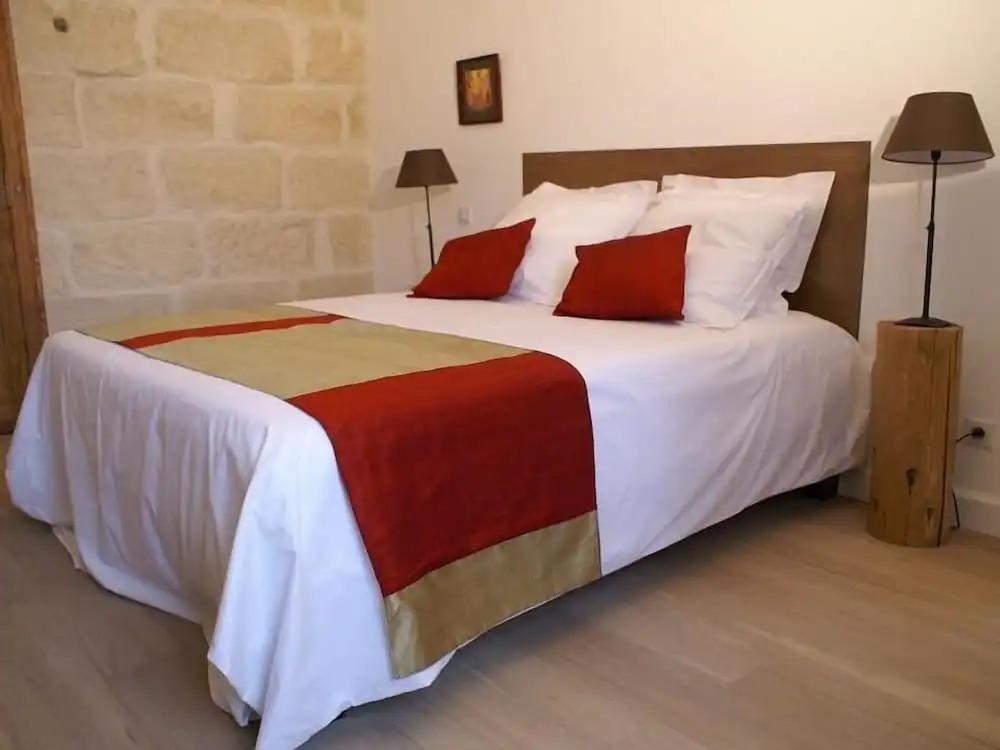 La Maison Rouge dUzes B&B