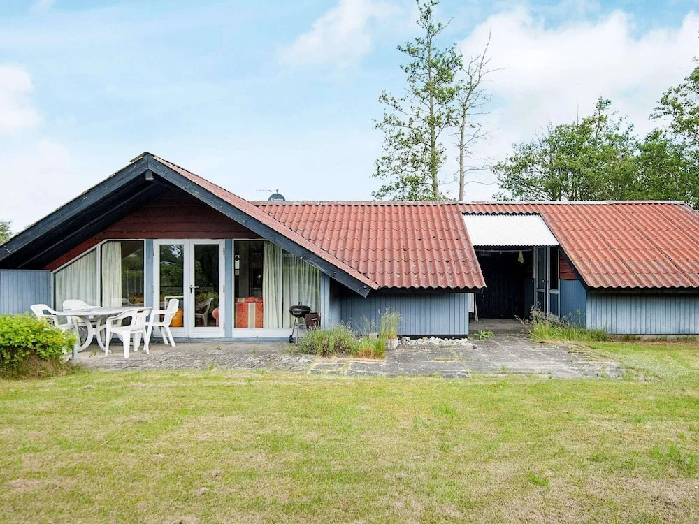 Charming Countryside Escape-by Traum