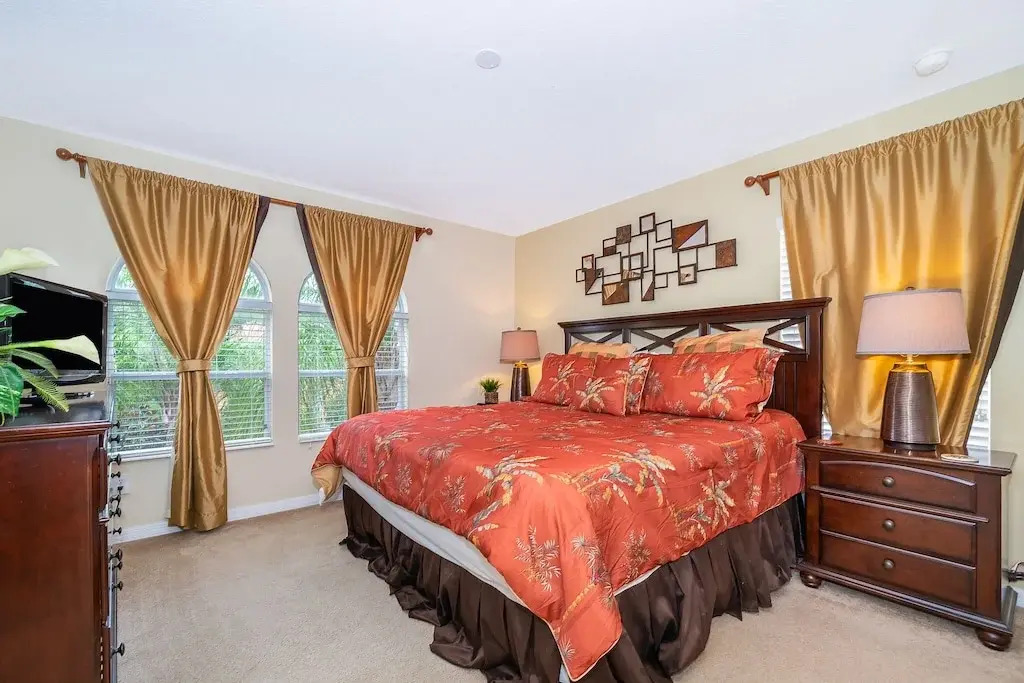 Luxury 6 Bed Villa with Lake View close to Disney, Kissimmee, US