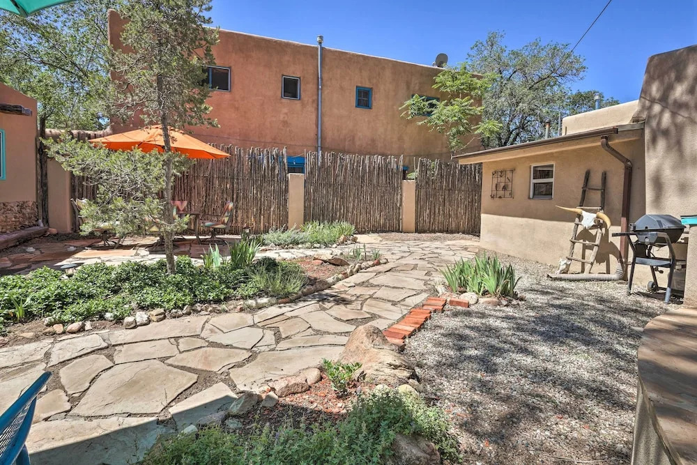 Authentic Adobe Abode < 1 Mile to Sante Fe Plaza!