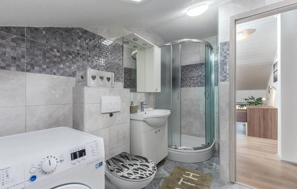 Beautiful Home in Sveti Anton With Wifi and 3 Bedrooms