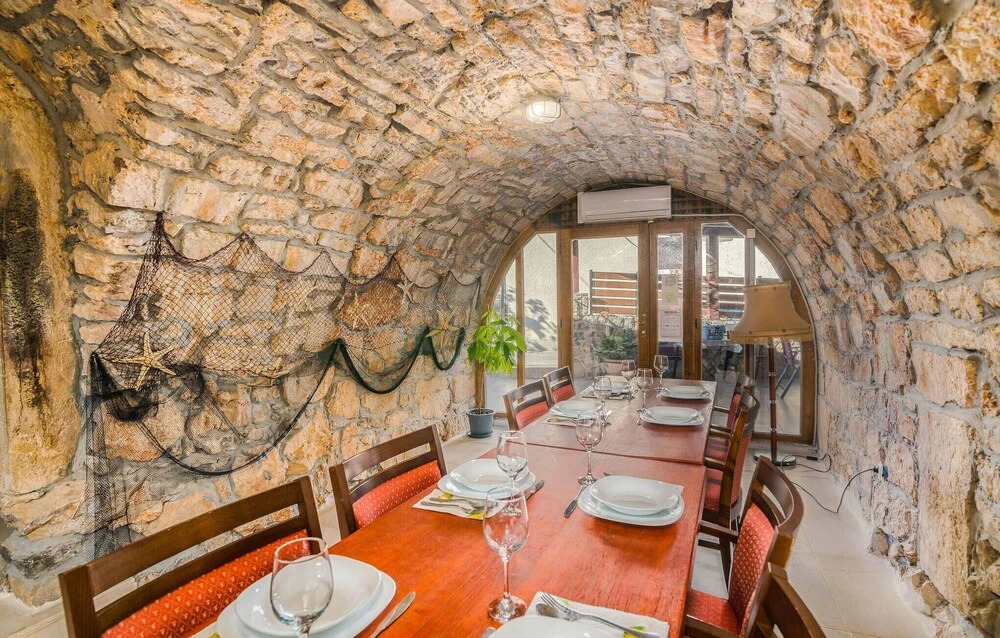 Nice Home in Pinezici with Hot Tub, WiFi & 4 Bedrooms