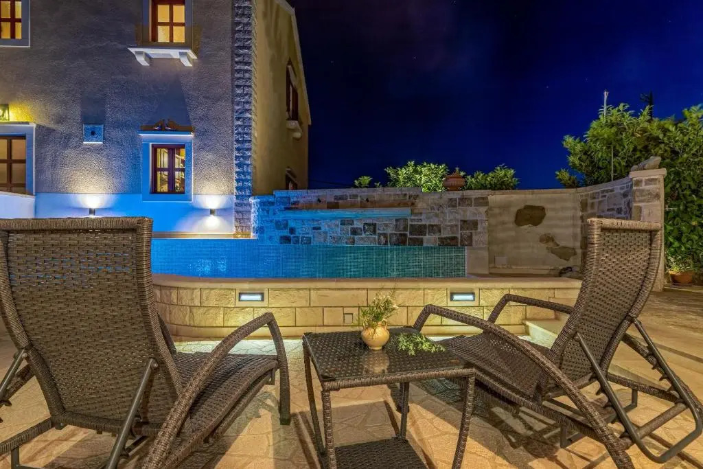 4 bedrooms seafront Villa LAURUS with heated pool for up to 8 people