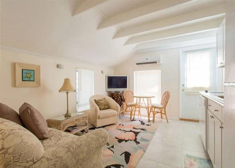 Treasure Island Beach Retreat Sleeps Up To 15