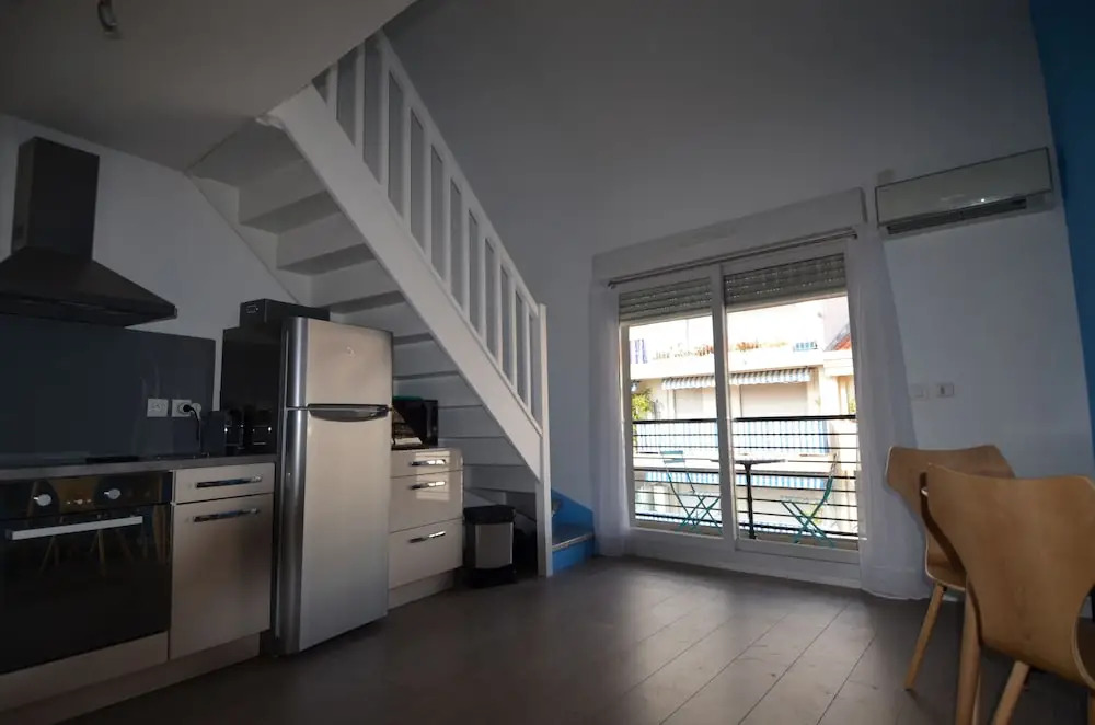 Modern duplex apartment 4 persons near train station Acropolis in Nice