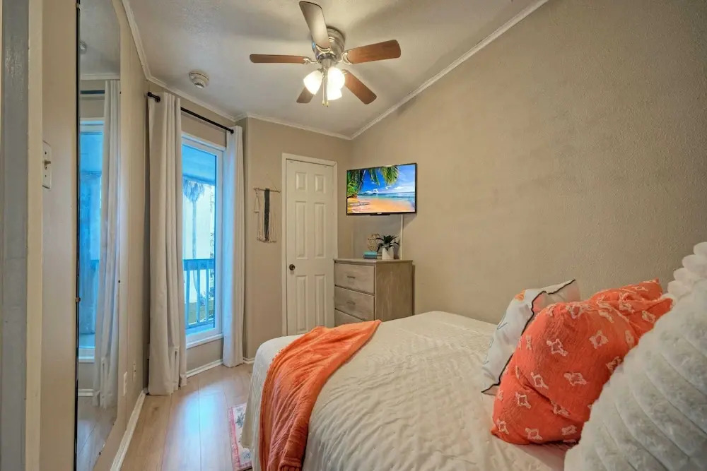 Private Balcony w/ Ocean View Pool & Hot Tub Access Ocean Echo by Avantstay