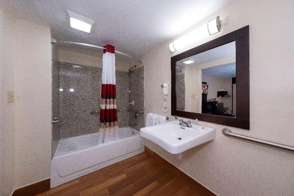 Red Roof Inn PLUS+ Huntsville   Madison