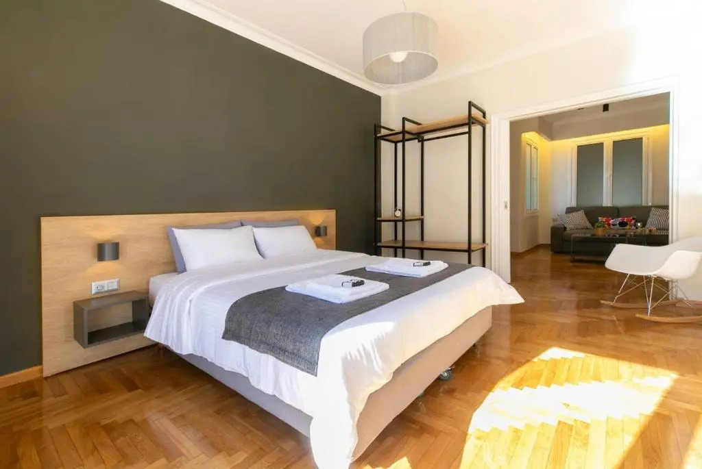 TONI'S "Aquaman" 4BD Apartment in Athens!