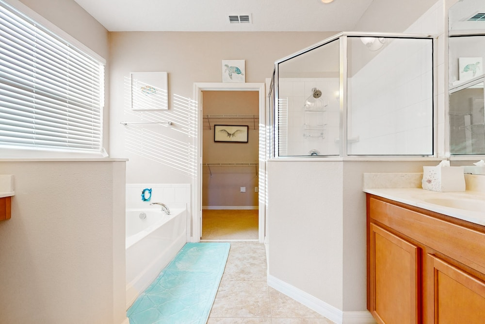 Stunning Getaway With Games & Clubhouse Amenities - Near Parks