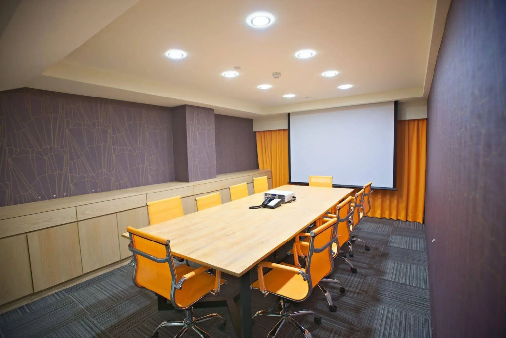 FX Hotel Kaohsiung Zhonghua Road Branch