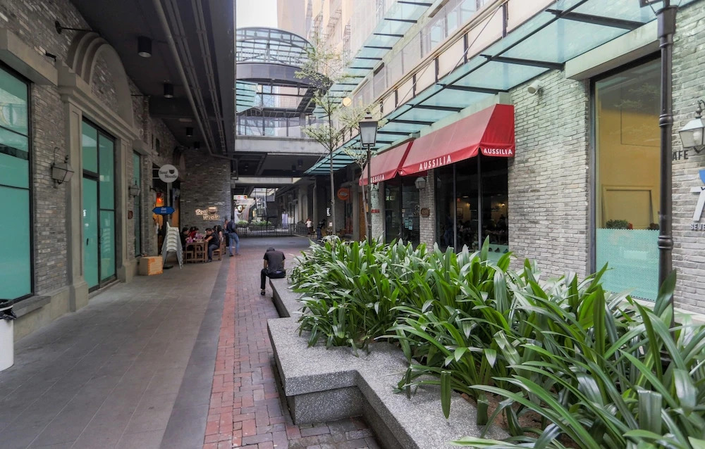 Luzzeri Suite Empire Damansara