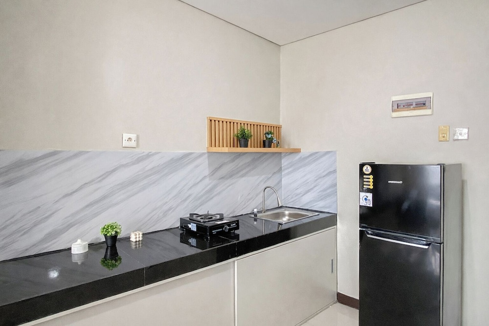 Clean Space And Well Located 2Br At Nifarro Park Apartment