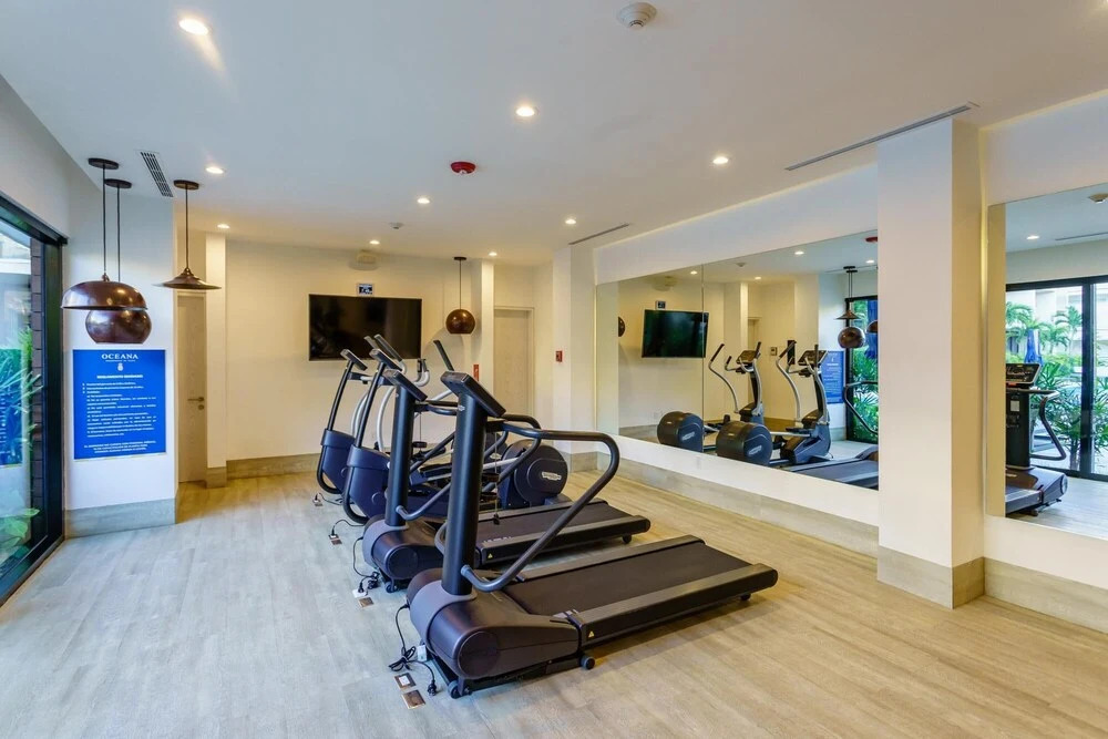 Exclusive 2 Level PH 3 BR Private Pool Roof Wifi Stunning Amenities GYM