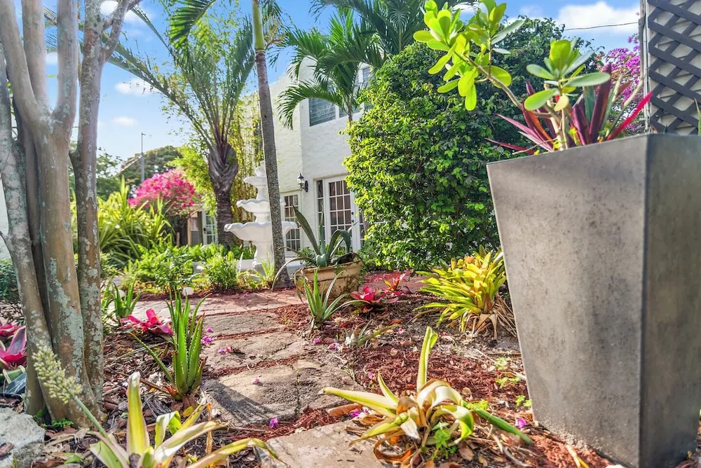 2 Mansions with Pool in West Palm Beach