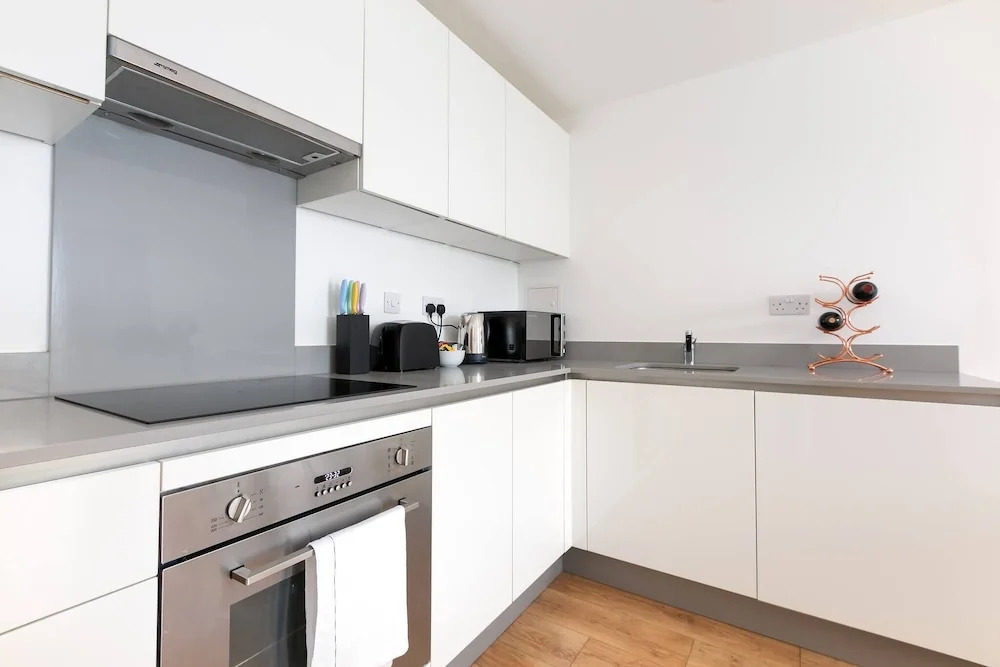 Skyvillion 2bed Enfield Flat W Balcony - Parking