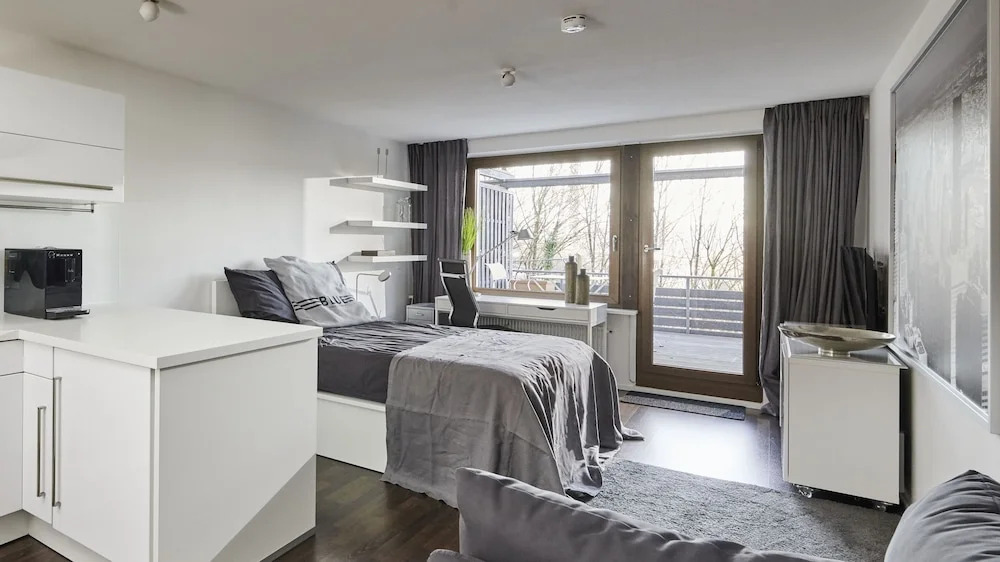 criston apartments - central living P
