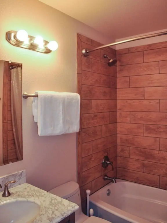Getaway The Meadows 228a Hotel Style - Sleeps 4 Studio Bedroom Condo