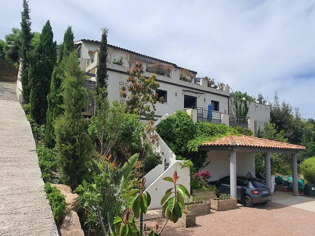 Appartement F2 avec terrasse de 35 m2 Bomorto - Porticcio