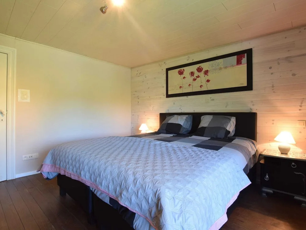 Lavish Holiday Home In Chassepierre With Terrace