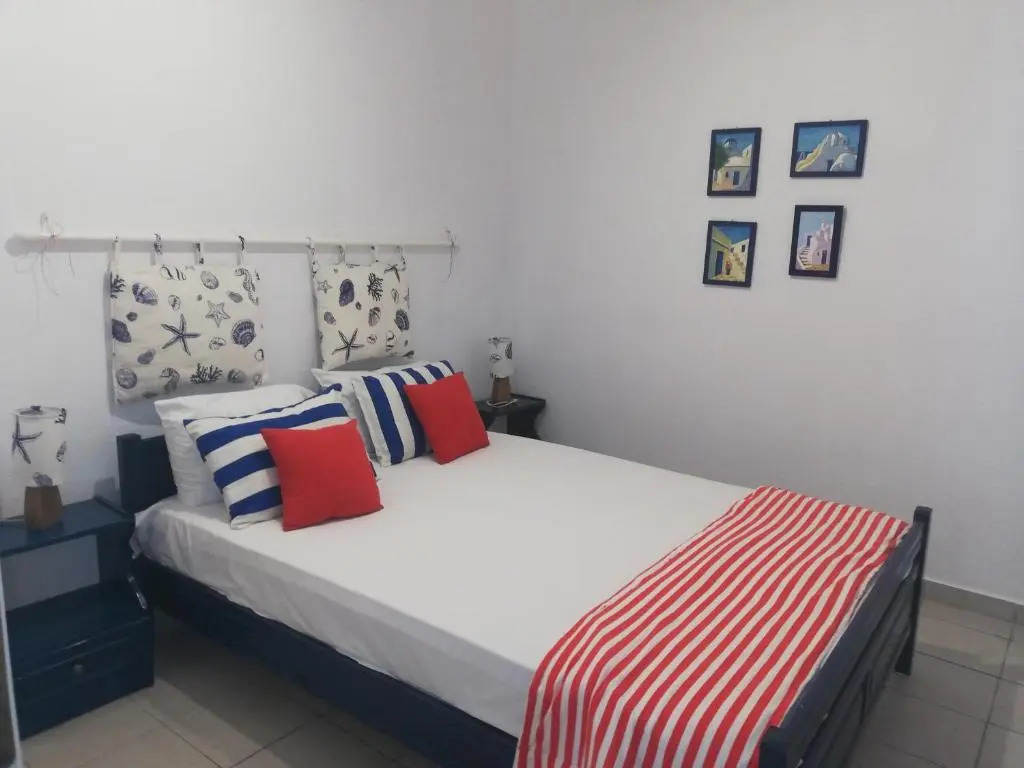 By the Sea Apartments-studios
