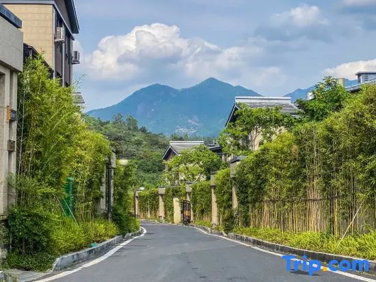 Guangzhou Zengcheng Baishuizhai Forest Valley Golden Leaf Hot Spring Holiday Villa
