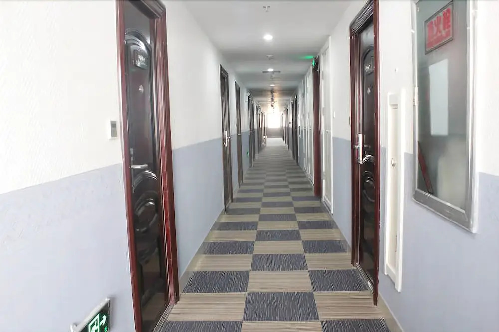 Weihai Zhazhichuang Theme Hotel