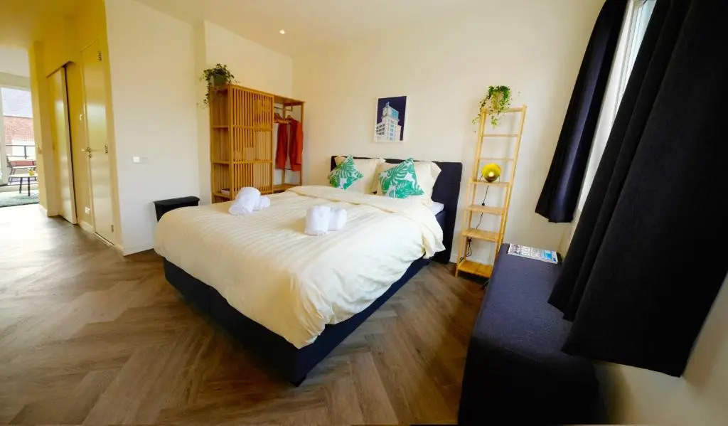 Sunny 45m2 Penthouse with Balcony and Terrace