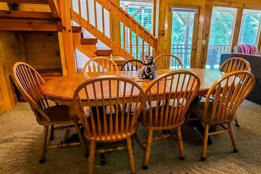 Across the Creek Cabin by Beyond Expectations With Hot Tub