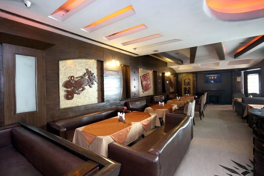 OYO 9985 Hotel Sekhon Grand
