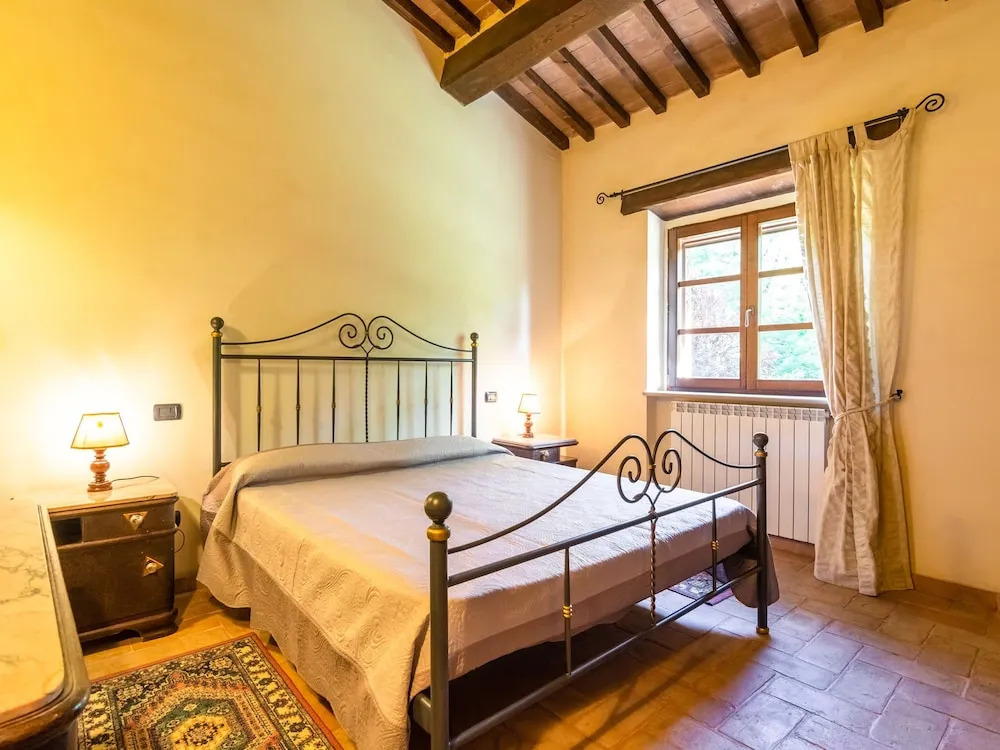 Estate With 5 Apartments, Swimming Pool, Large Garden