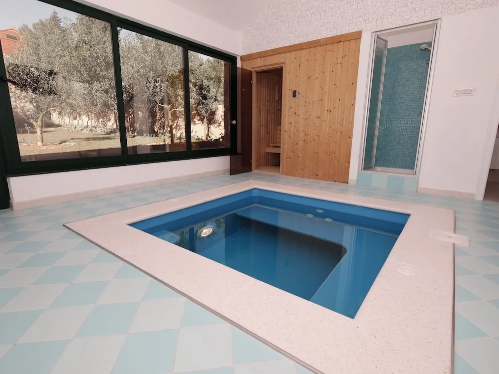 Charming Apartment Directly on the Sea, Whirlpool and Sauna, Beautiful Garden