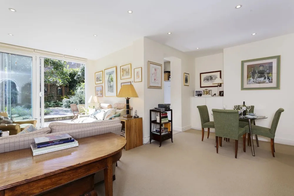 Veeve - Walham Grove Gallery