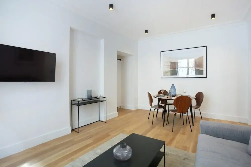 Elegant Apartment at the Palais Royal Opera