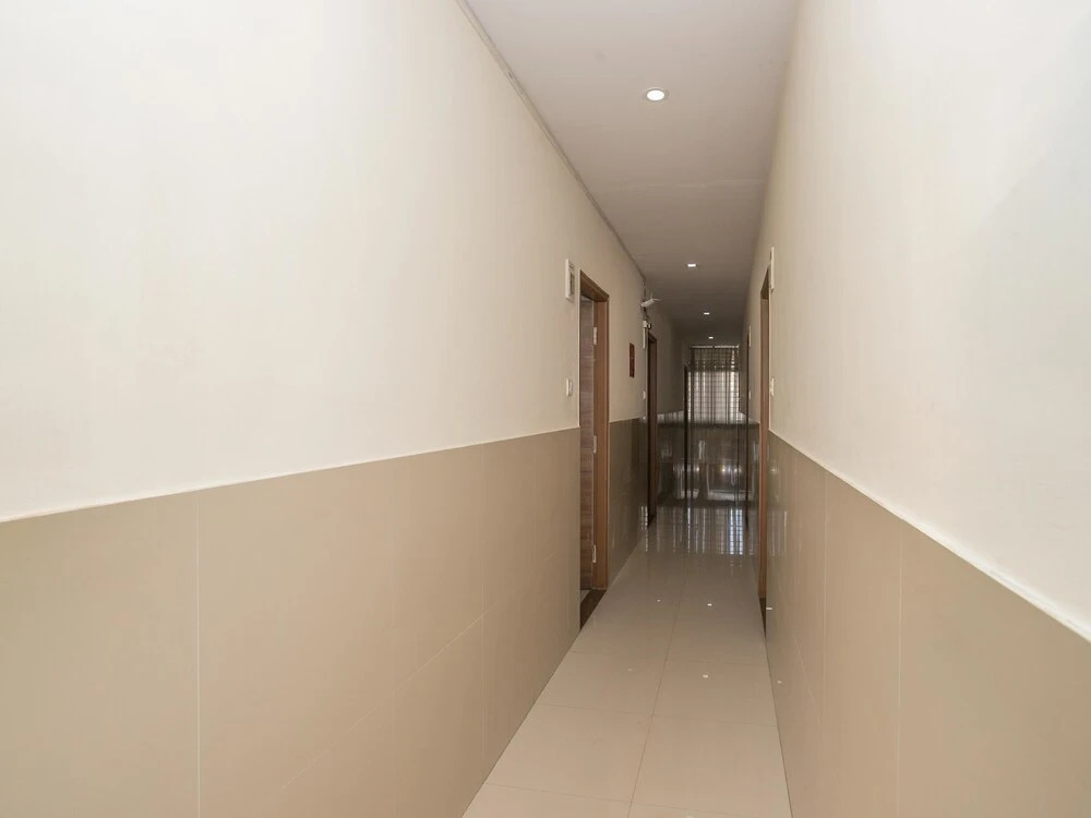 OYO 15711 Athiti Residency