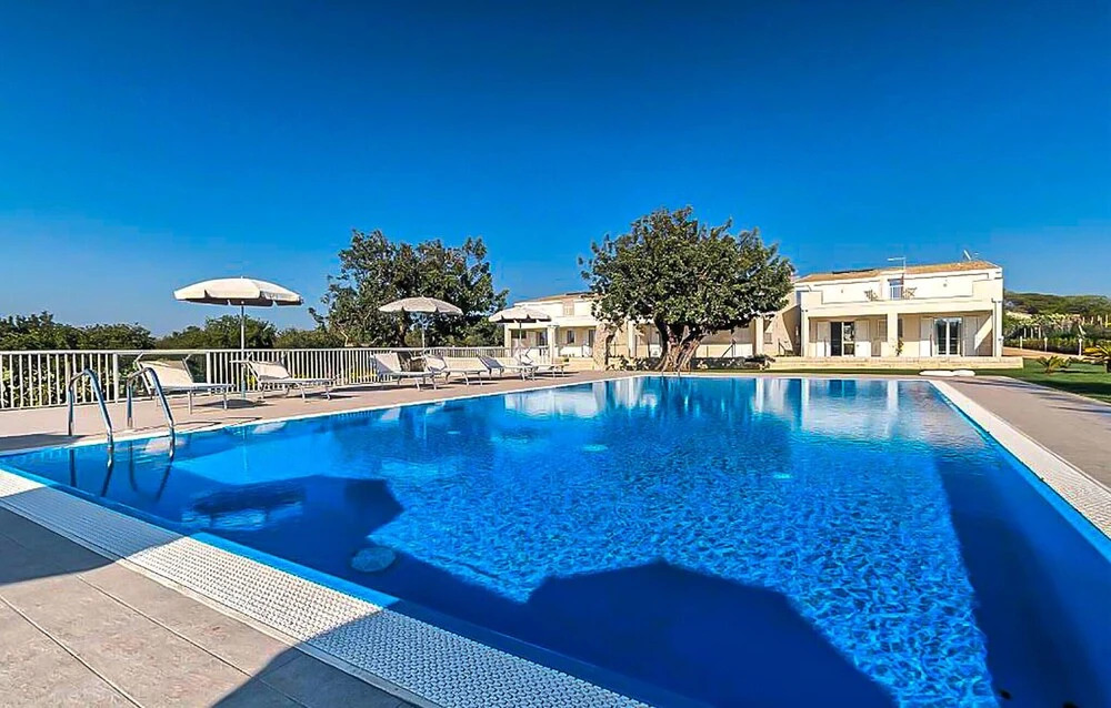 Stunning Home in Santa Croce Camerina With Wifi, Outdoor Swimming Pool and Swimming Pool