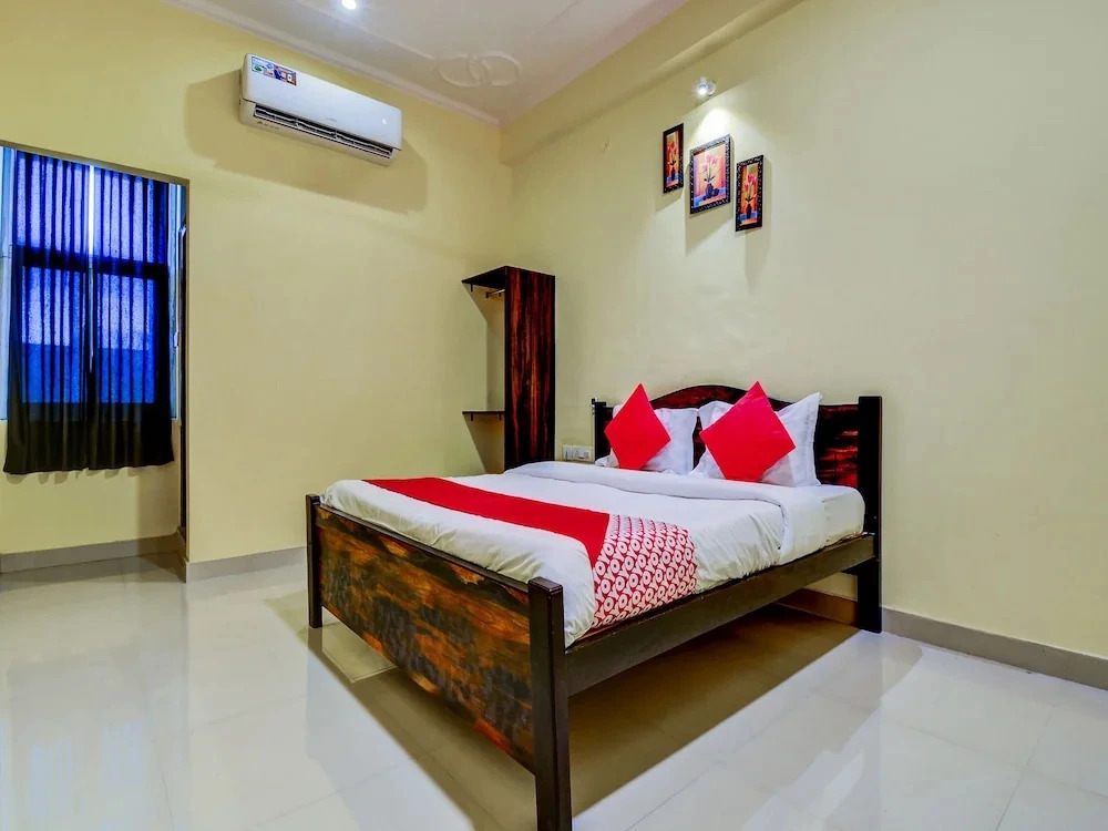 Oyo 22942 Hotel Opal