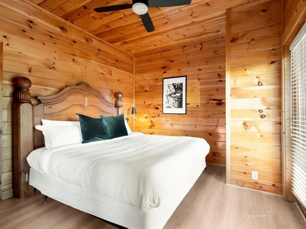 Cades Cove by Avantstay Treetop Haven in Smokey Mountains w/ Hot Tub, Game Room & Home Theatre