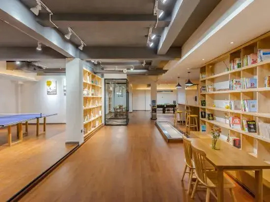 Dali li li wan xiang youth community hostel