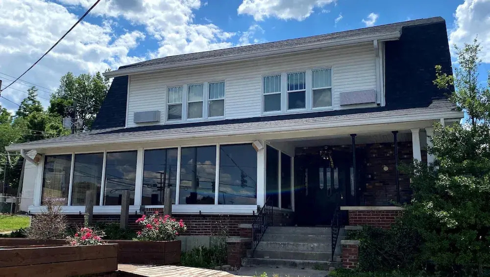 Twin Lakes Creamery, Grill & Inn