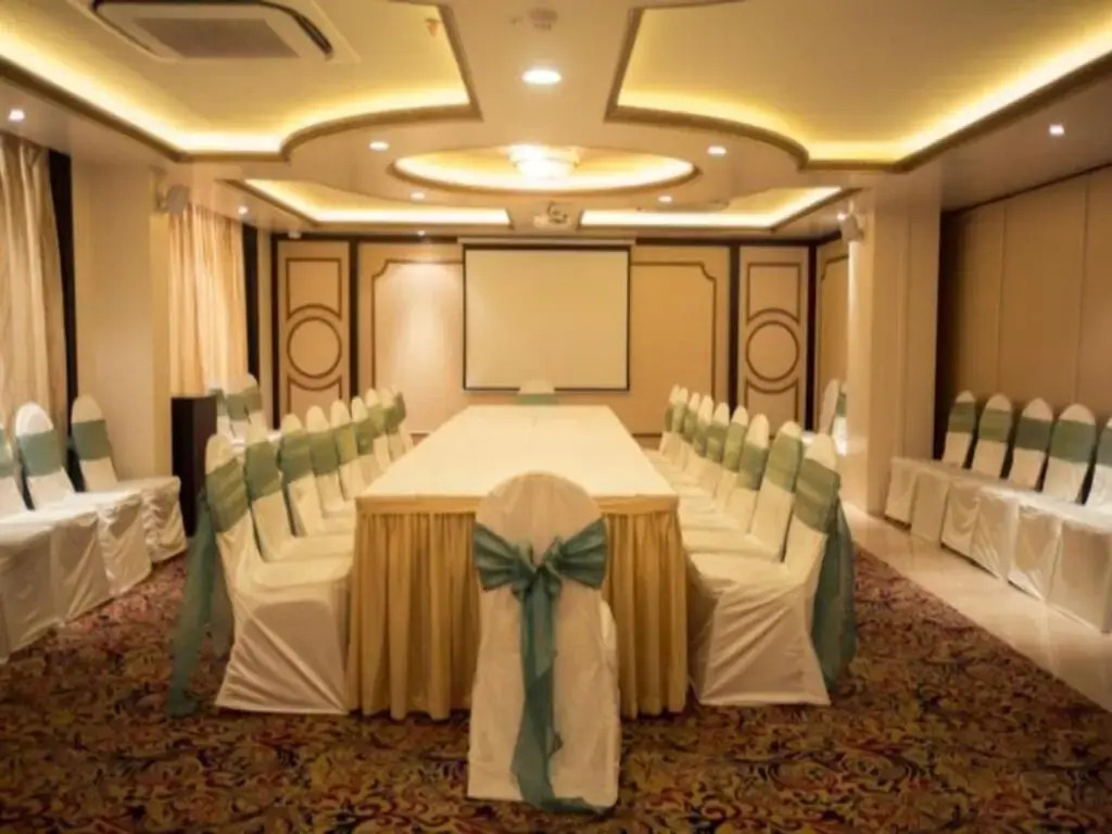 Royal Reve Hotel